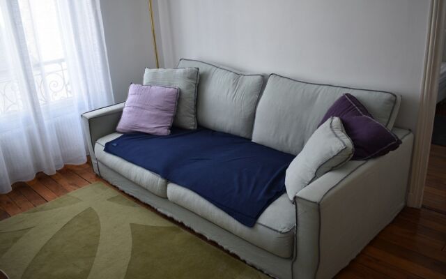 Апартаменты Large 1 Bedroom Apartment in Paris комната для гостей