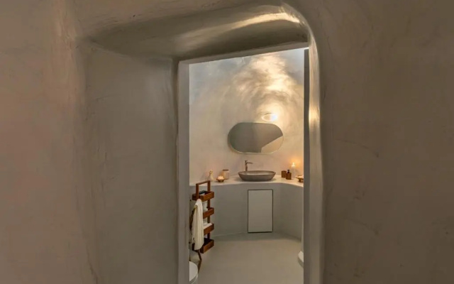 White Cave by Caldera Houses
