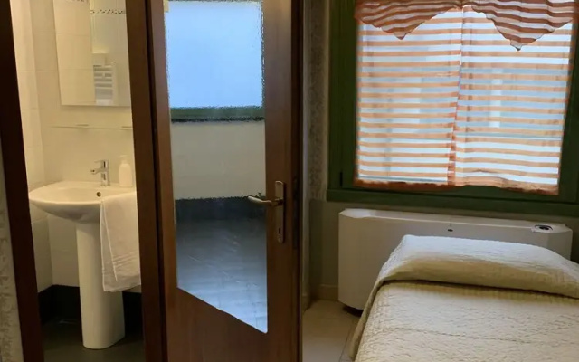 3 pax Studio, Month to Month Lease, Utility Costs Included