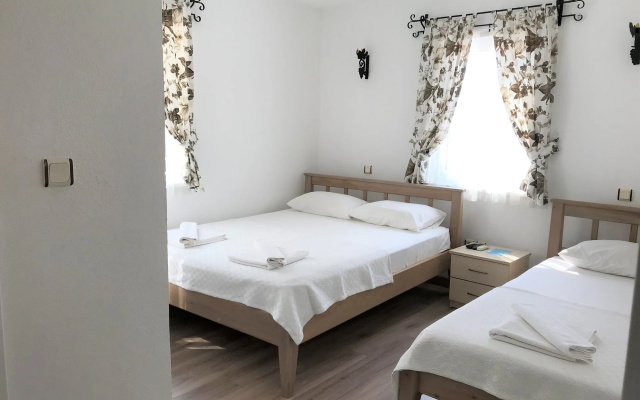 Ada Hotel