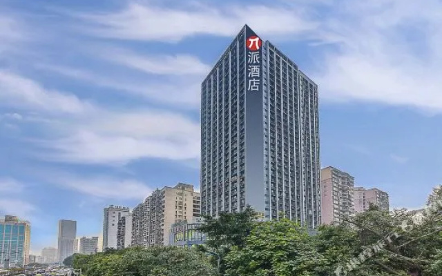 Super 8 by Wyndham Chongqing North Station South Square