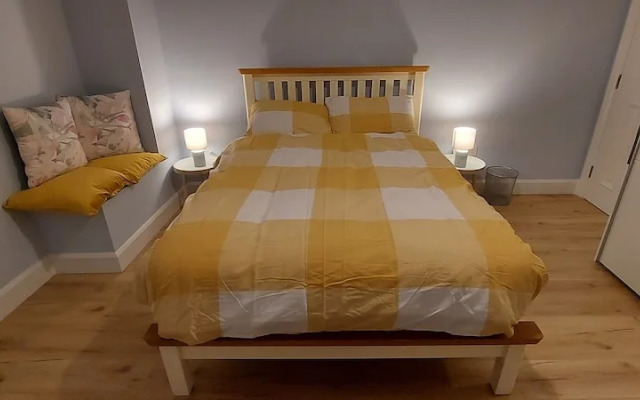 Bantry - House - Sleeps 6 - Sea Views - Parking
