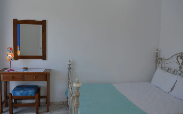 Droufakos’ home - Beachfront Lux 2BD apt. w. Views