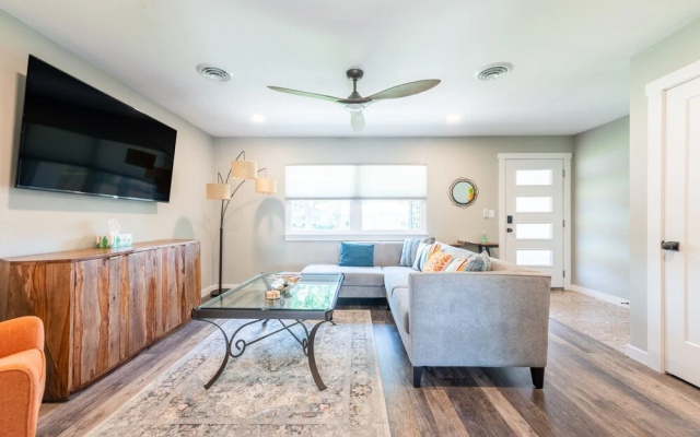 Zander Haus 3 Bedroom Home by RedAwning