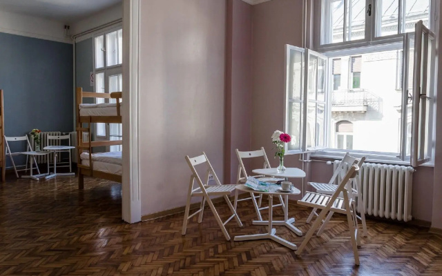 Roommates Hostel