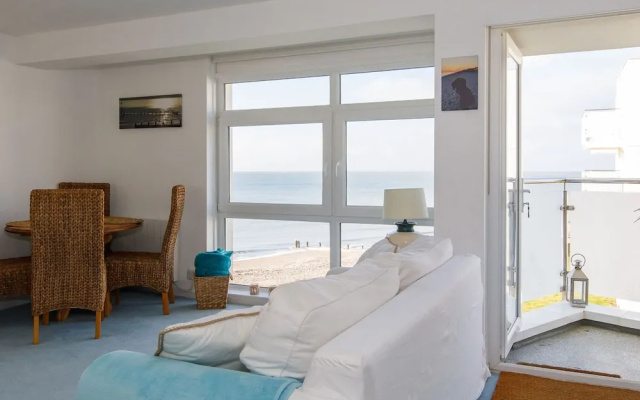 Two Bed Seafront Escape in East Wittering