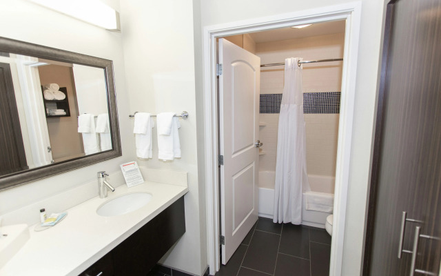 Staybridge Suites Bowling Green by IHG