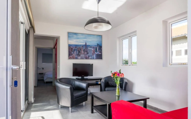 Apt 80m2 Jan Thiel Area W/ Balcony, Pool & Tropical Garden