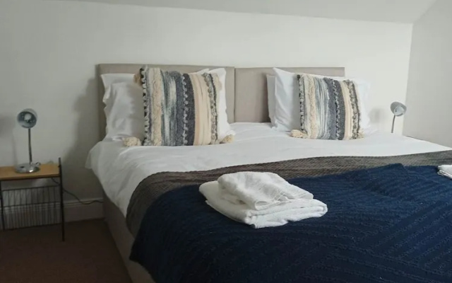 Close to the Seaside - Sleeps 4/free Wifi/parking