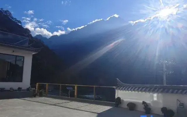 Tiger Leaping Gorge Yijing Yungu Homestay