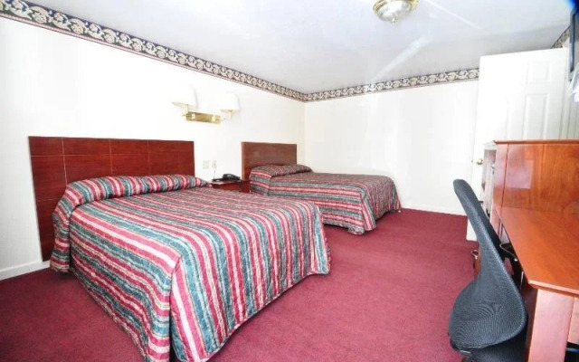Chaplin Inn & Suites