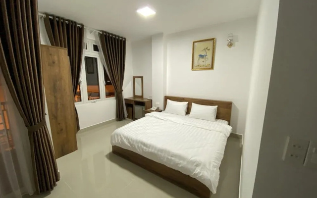 Mat Troi Vang Hotel