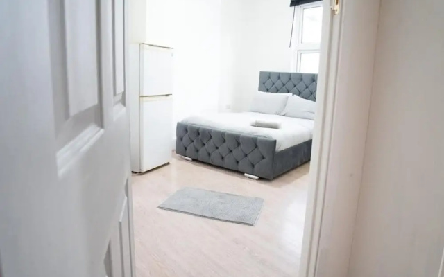 Inviting 3-bed Apartment in London