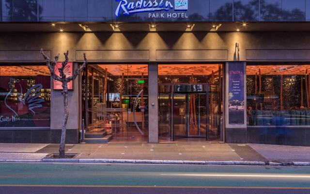 Radisson Blu Park Hotel, Athens вид на фасад