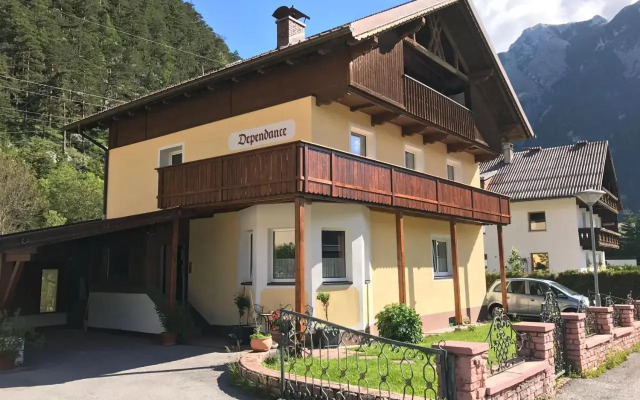 Haus Waldheim und Dependance
