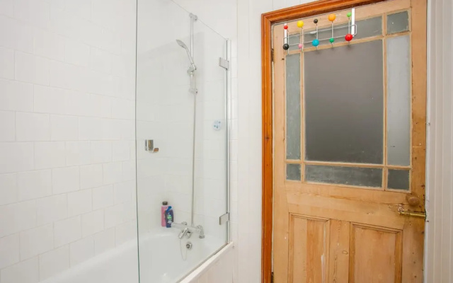 3 Bedroom Flat In Highbury