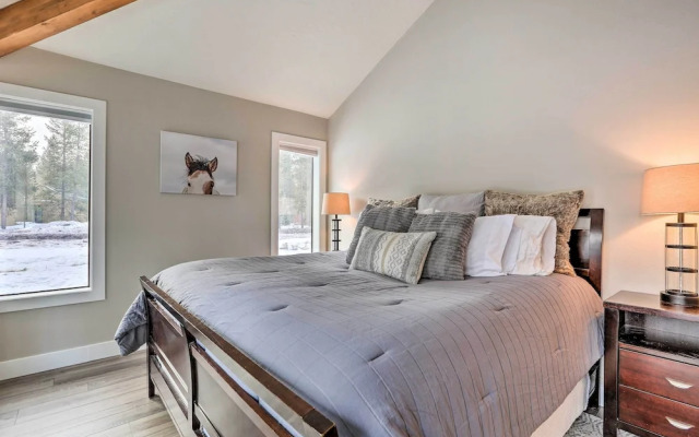 Modern Sunriver Home w/ Hot Tub: Ski, Hike & Bike!