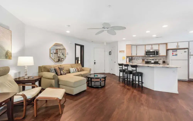 Lake Hideaway Waterfront Condo w/ Resort Perks!