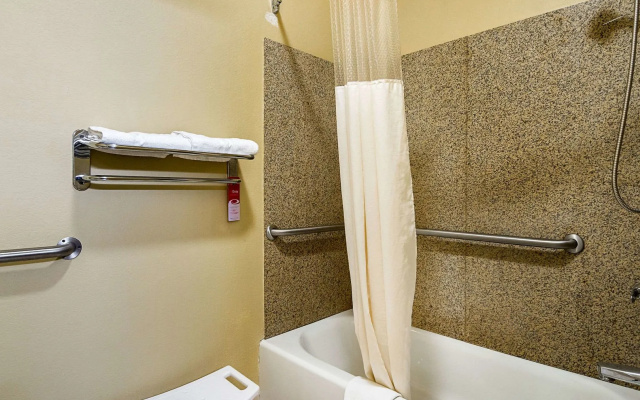Bryant Inn & Suites