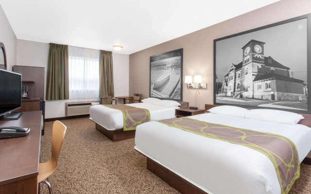 Super 8 by Wyndham Kenora