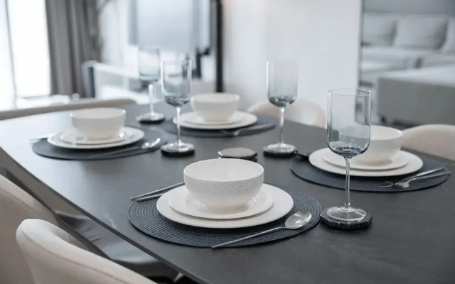 Sophisticated 1 Bedroom Apartment in Bloom Tower B