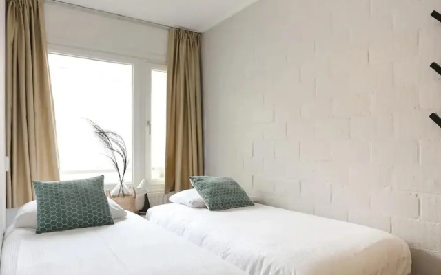 Modern Stay Near the Beach
