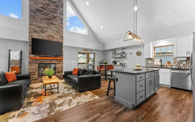 Green Wood Getaway for 18