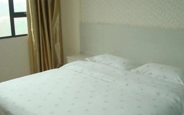 Lily Holiday Hotel (Yichang East Railway Station Fujiuyuan Xintiandi Branch)(百合假日酒店(宜昌东站店))