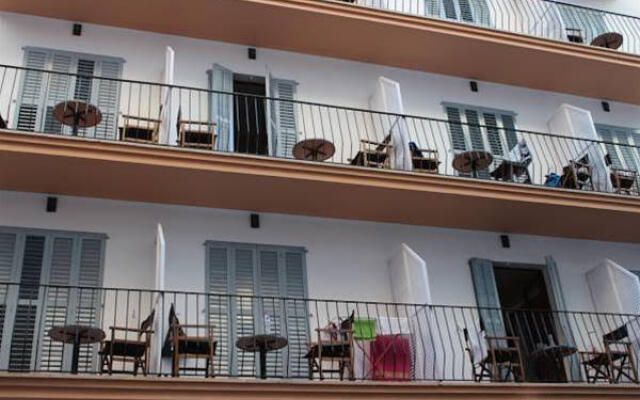 Отель Hostal Las Nieves вид на фасад