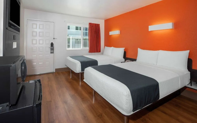 Studio 6 Suites Carpinteria, CA–Santa Barbara - South