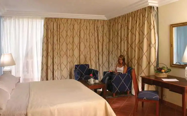 Royal Plaza Hotel