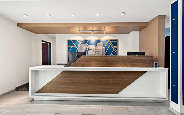 HOLIDAY INN EXP STES PERRY by IHG
