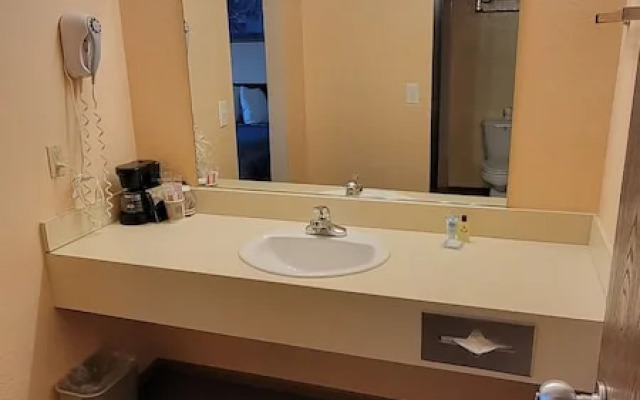 Mackinaw Budget Inn