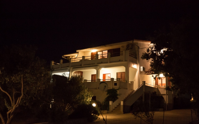 Apartment UGA - perfect location: A4 -  Sanja Mandre, Island Pag