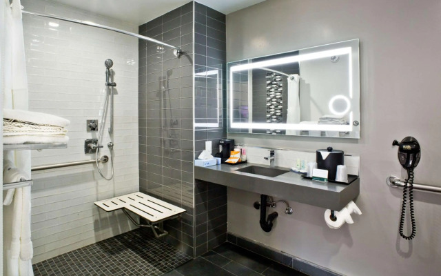 Bay Area Inn & Suites
