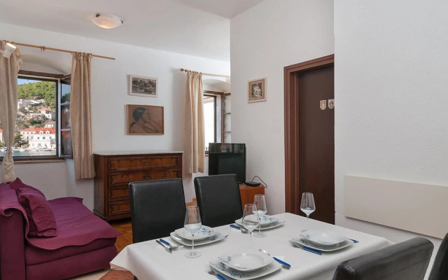 Beautiful Apartment in Pucisca With 1 Bedrooms and Wifi