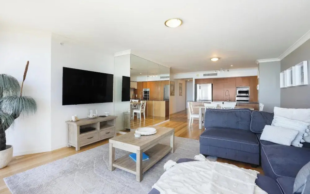 Ocean View Escape –33rd Floor– Chevron Renaissance