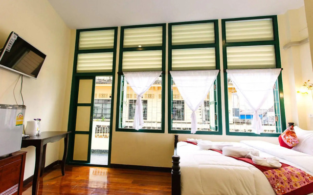 Srisomboon Hostel