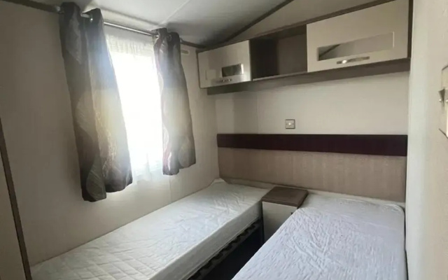 2 bed Platinum-sleeps 6-decking-free Parking
