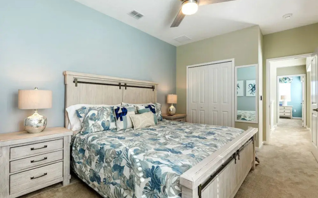 Lake Breeze 6 Bedrooms