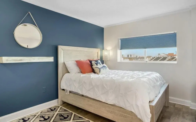 Harbour Island 402m 2 Bedroom Condo
