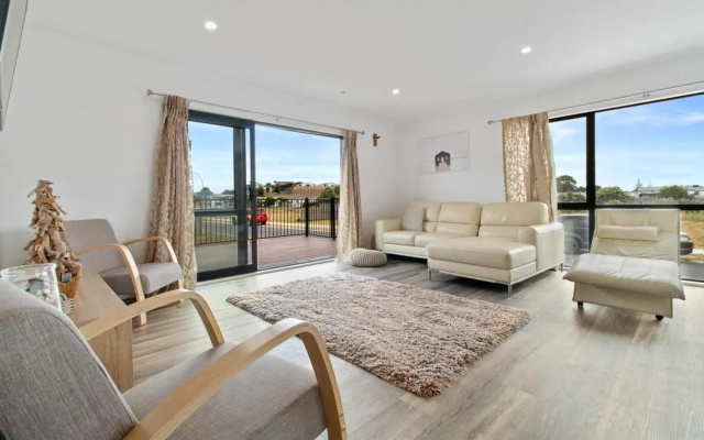 Sandy Shores - Waihi Beach Holiday Home