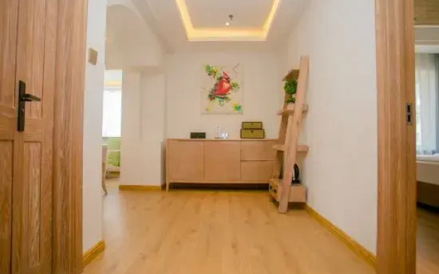 Changchun Lanhai Tangquan Business Hotel