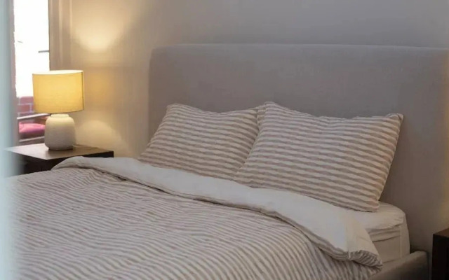 Sanctuary on Stanhope - Art & Modern Luxury