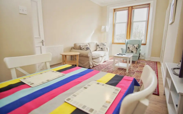 Bright & Spacious Flat 4 in Newhaven