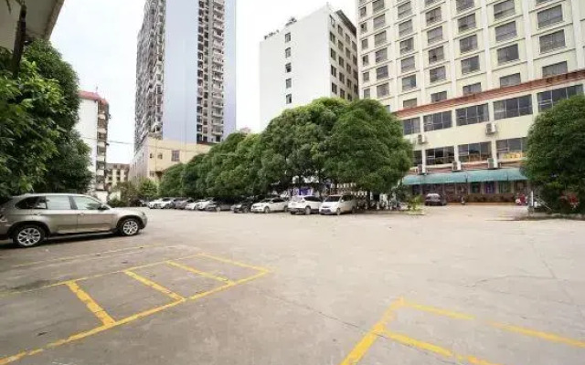 Bobai Baolilai Hotel