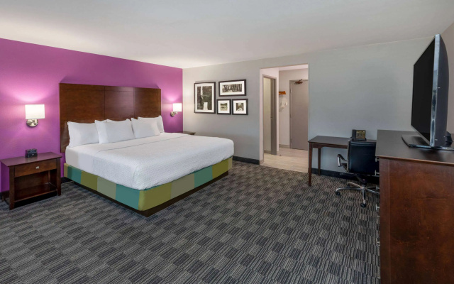 La Quinta Inn & Suites by Wyndham Houston NW Brookhollow
