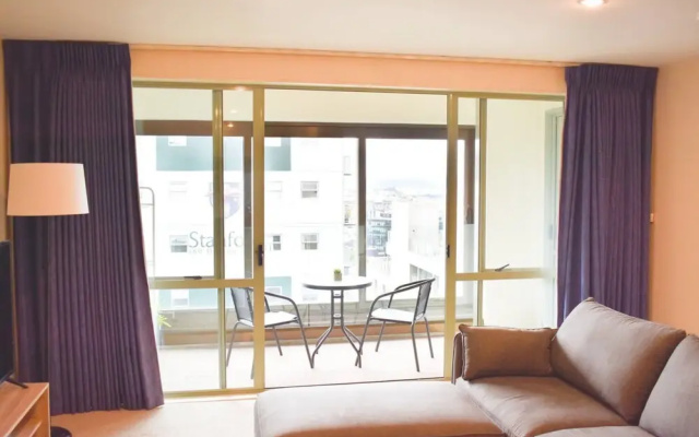 Stunning 2 Bed CBD Apartment 110m2 Two Carparks!