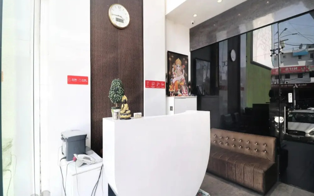 OYO 14829 Hotel J Cruise