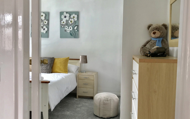 The Woodfarm Lodge - 3 Bedroom House With Parking
